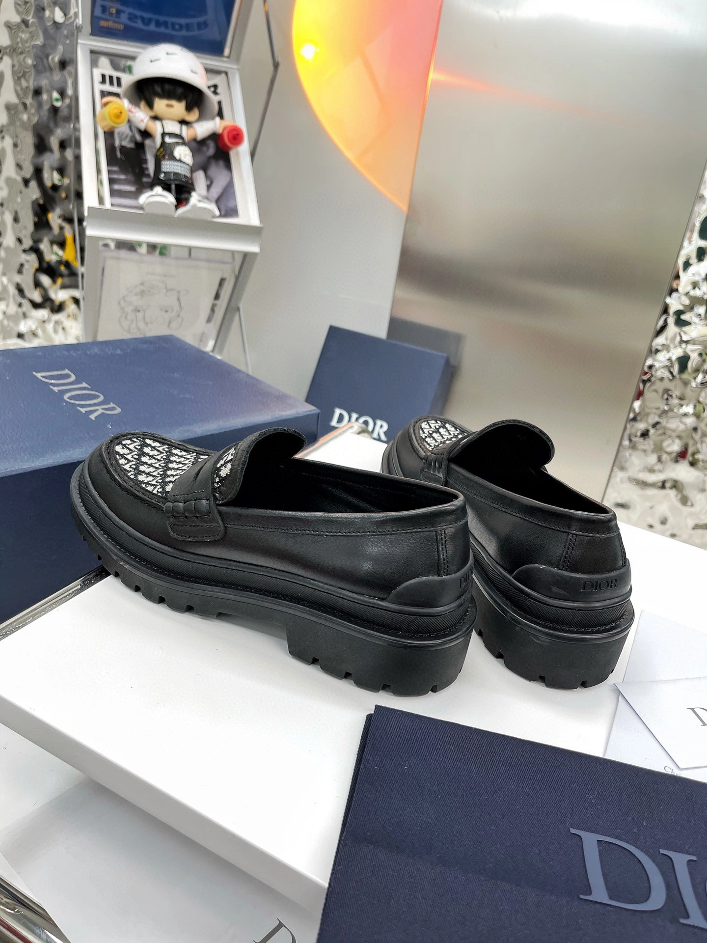 OOBB--3LO103ZCD_H961 Explorer +stussy cowhide item:B-X313E2437L