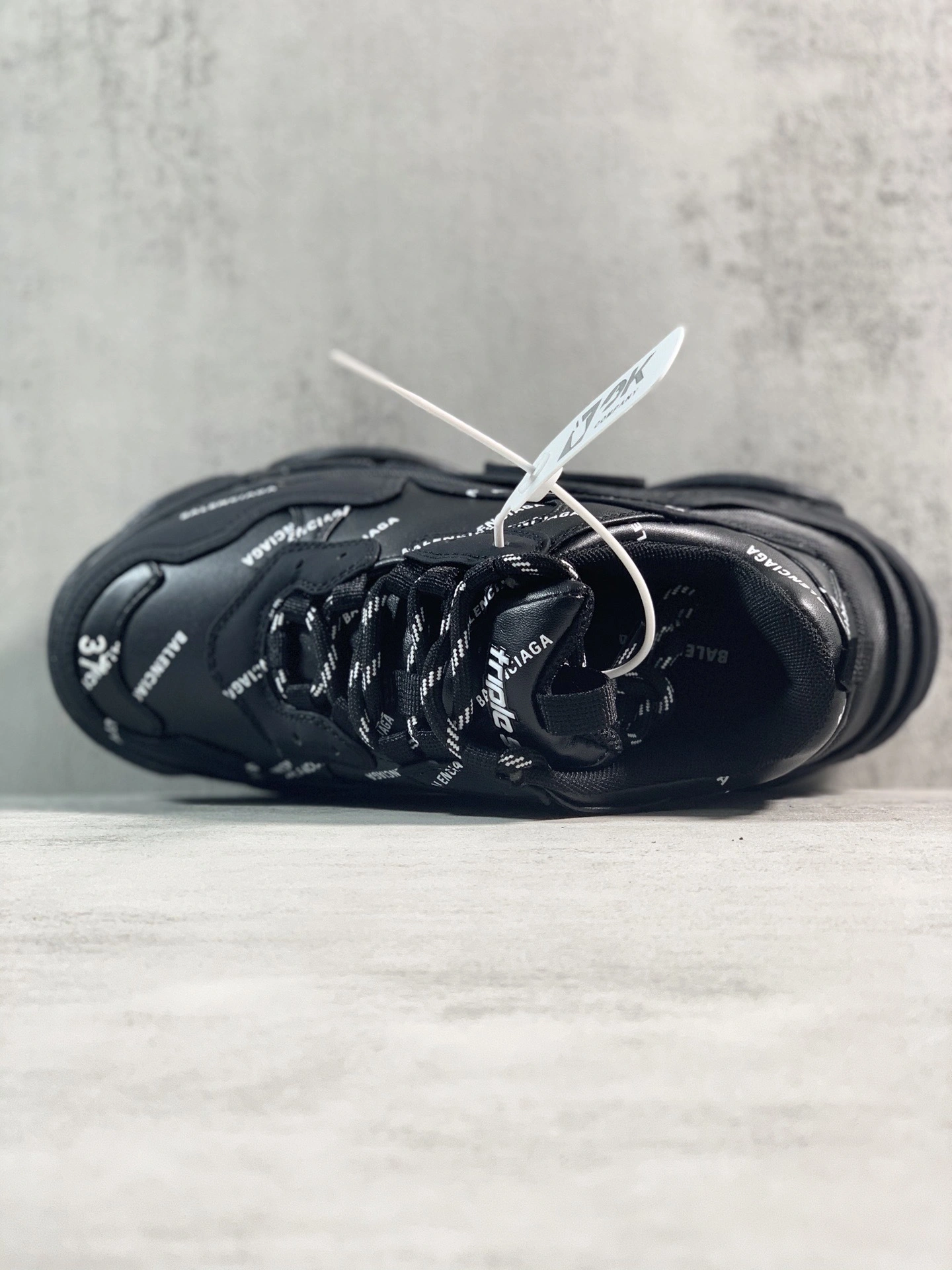 OOBB -536737W2FA21081 TRIPLE S item:B-X000E2079J