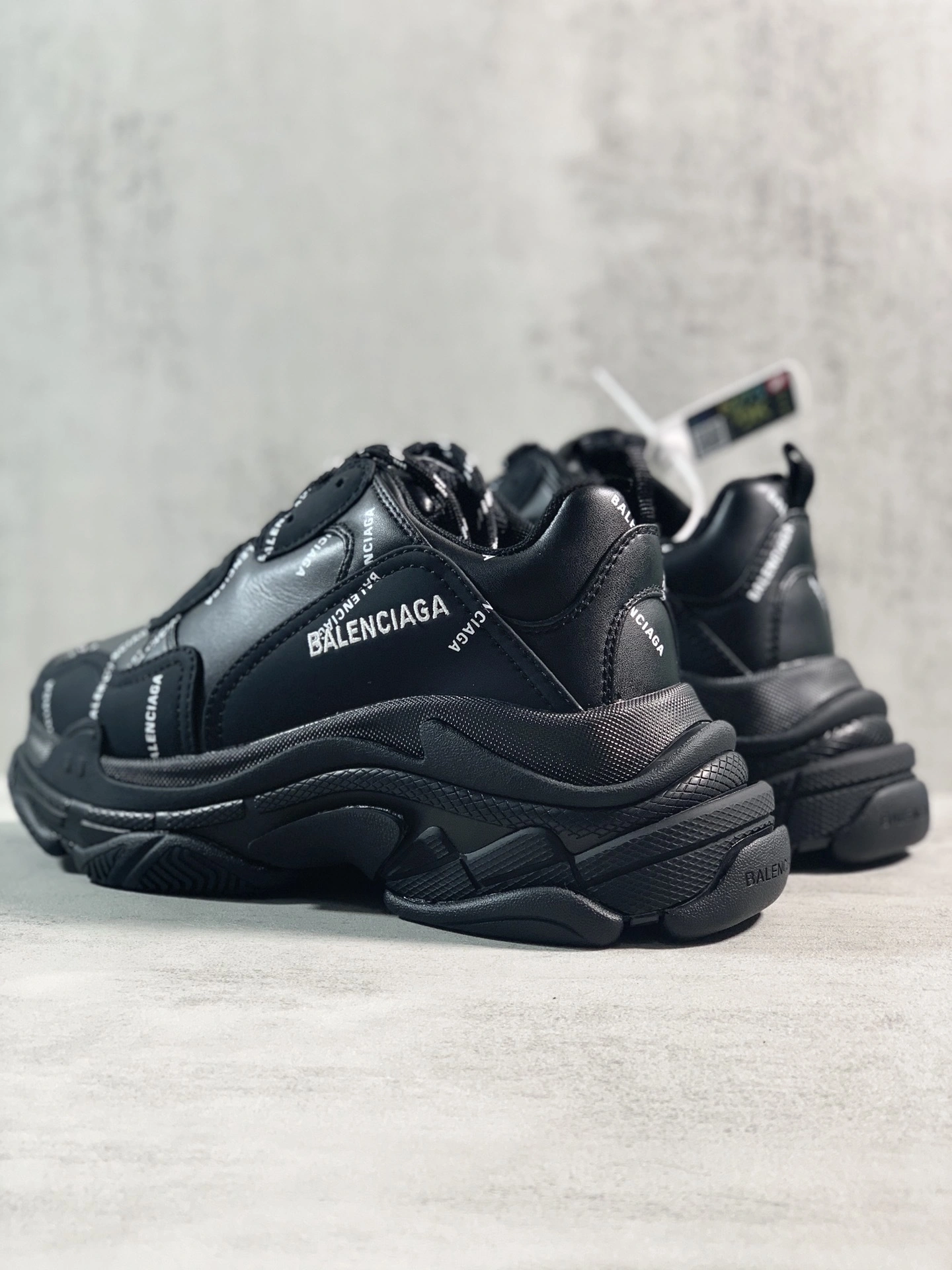 OOBB -536737W2FA21081 TRIPLE S item:B-X000E2079J