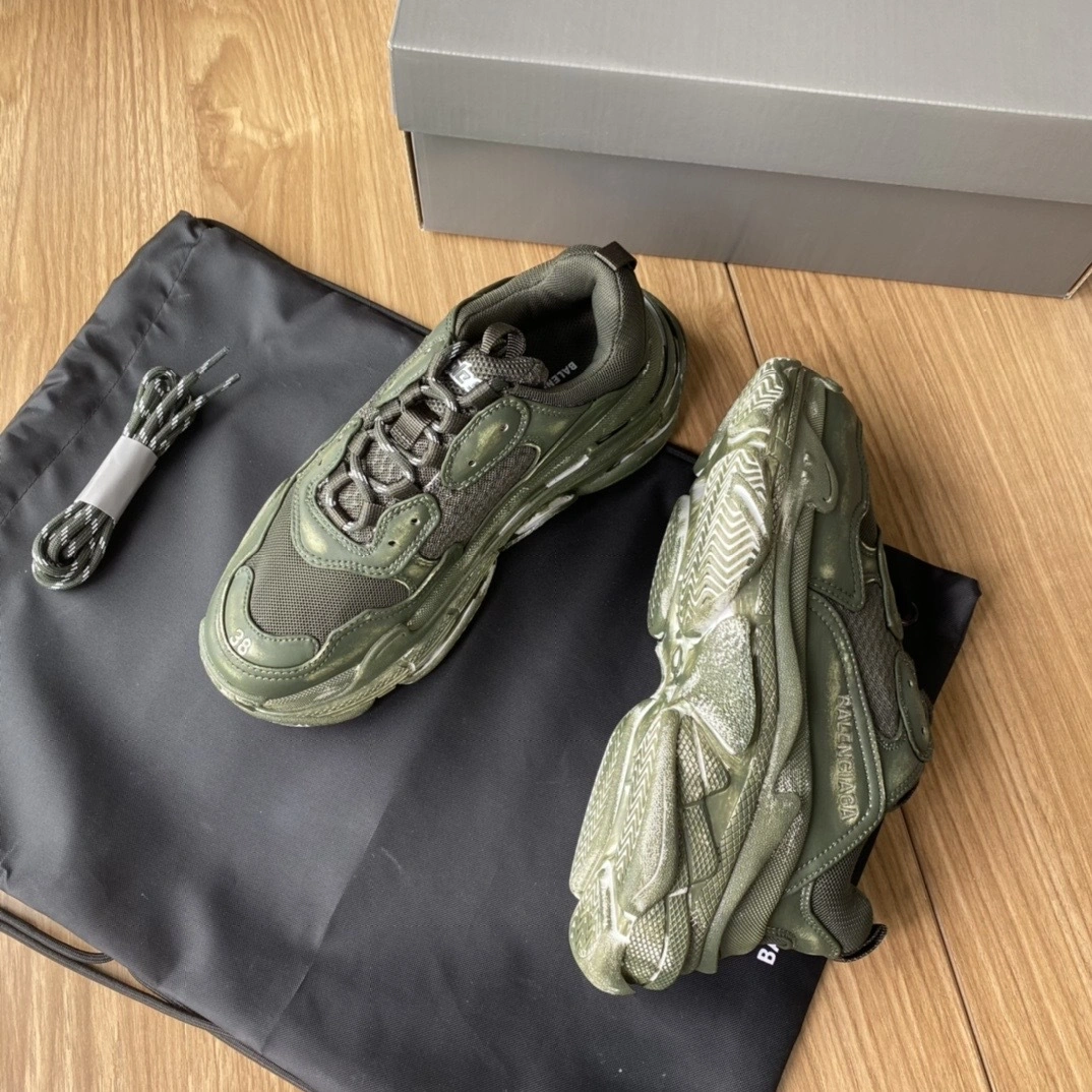 OOBB -536737W3CN33900 TRIPLE S item:B-X032E2052J