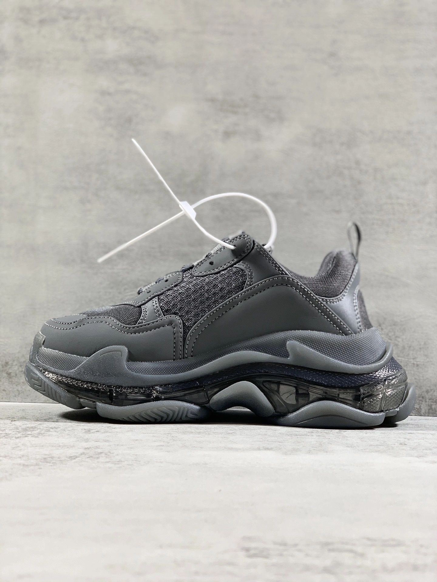 OOBB -541624W2GA11801 TRIPLE S item:B-X000E2026J