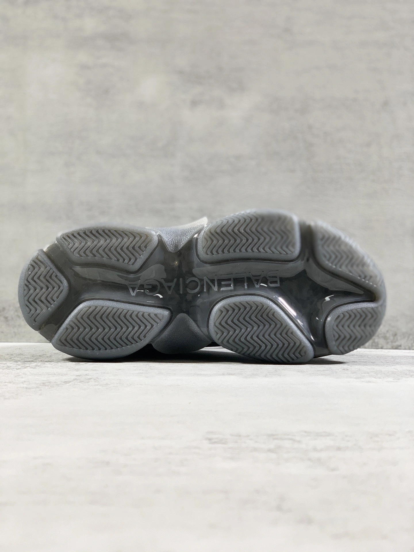 OOBB -541624W2GA11801 TRIPLE S item:B-X000E2026J