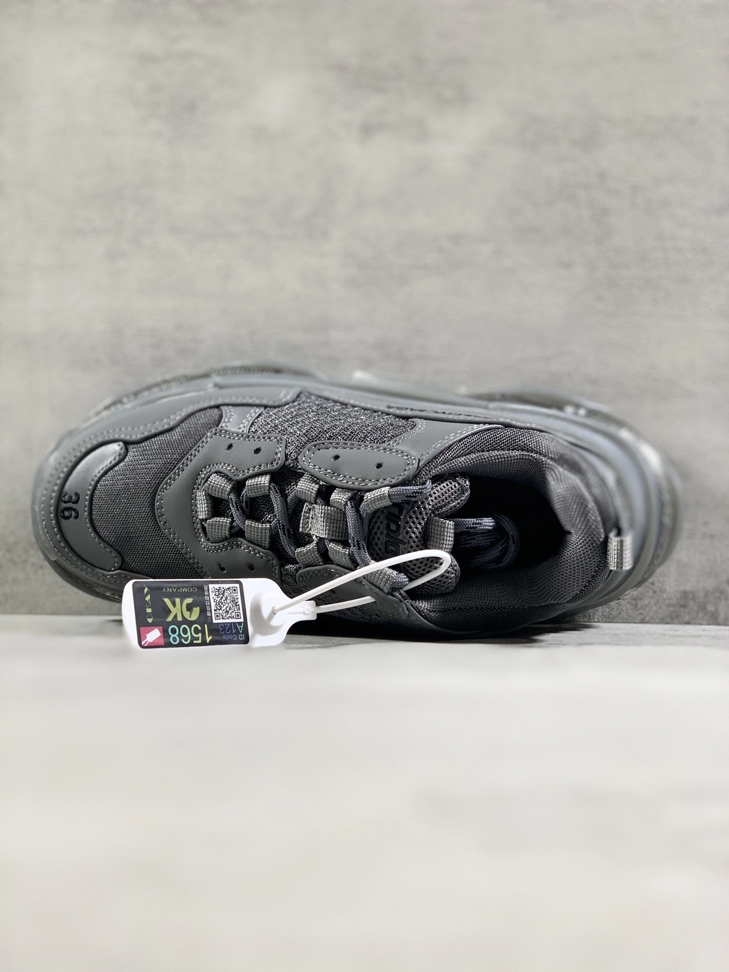 OOBB -541624W2GA11801 TRIPLE S item:B-X000E2026J