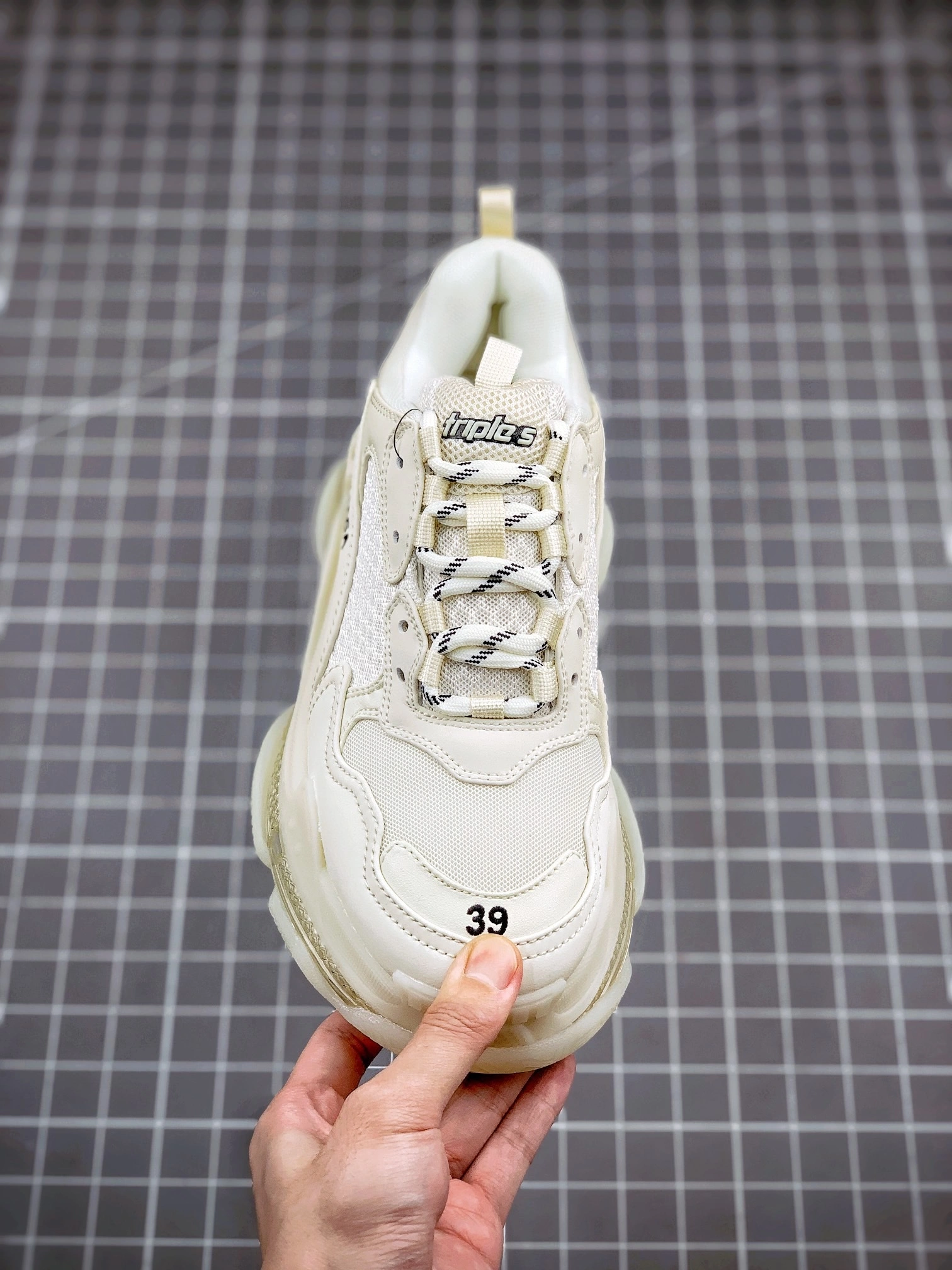 OOBB -541624W2GA19100 TRIPLE S item:B-X032E2040J