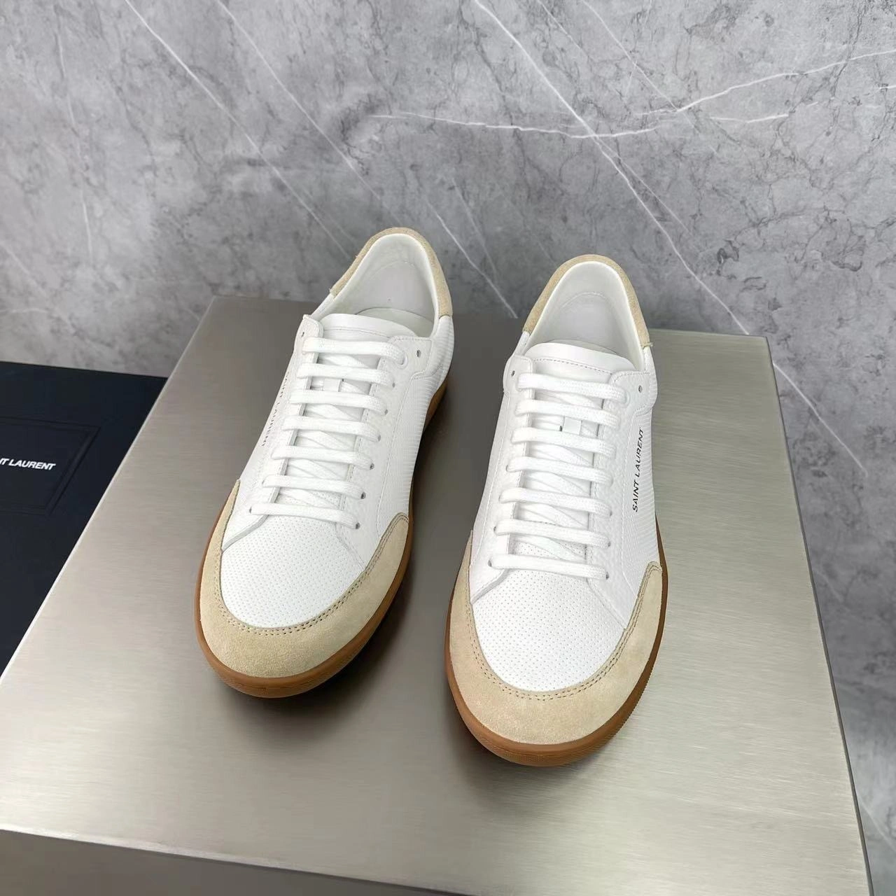 OOBB- 6126561JZF09674 Court Classic SL 10 item:B-X185E2610