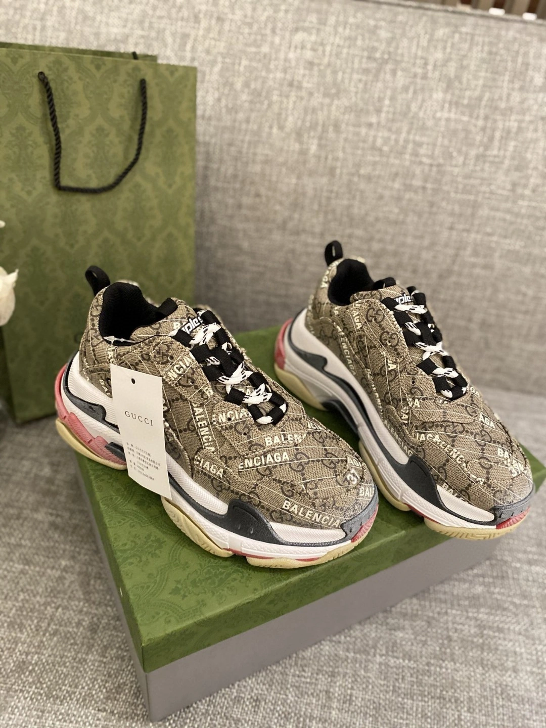 OOBB- 681066 ULZ10 9795 Triple S item : B-X03A1524L