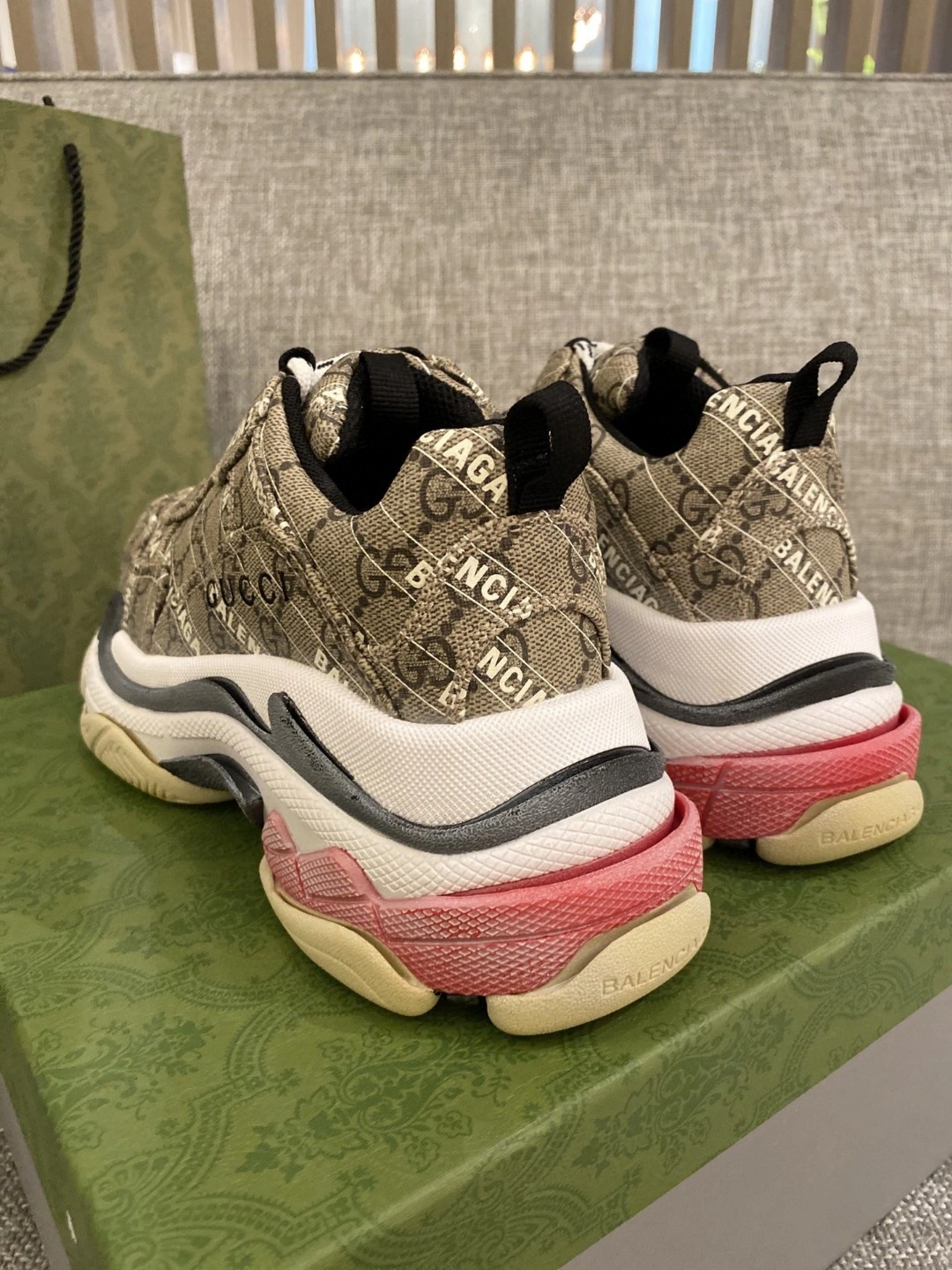 OOBB- 681066 ULZ10 9795 Triple S item : B-X03A1524L