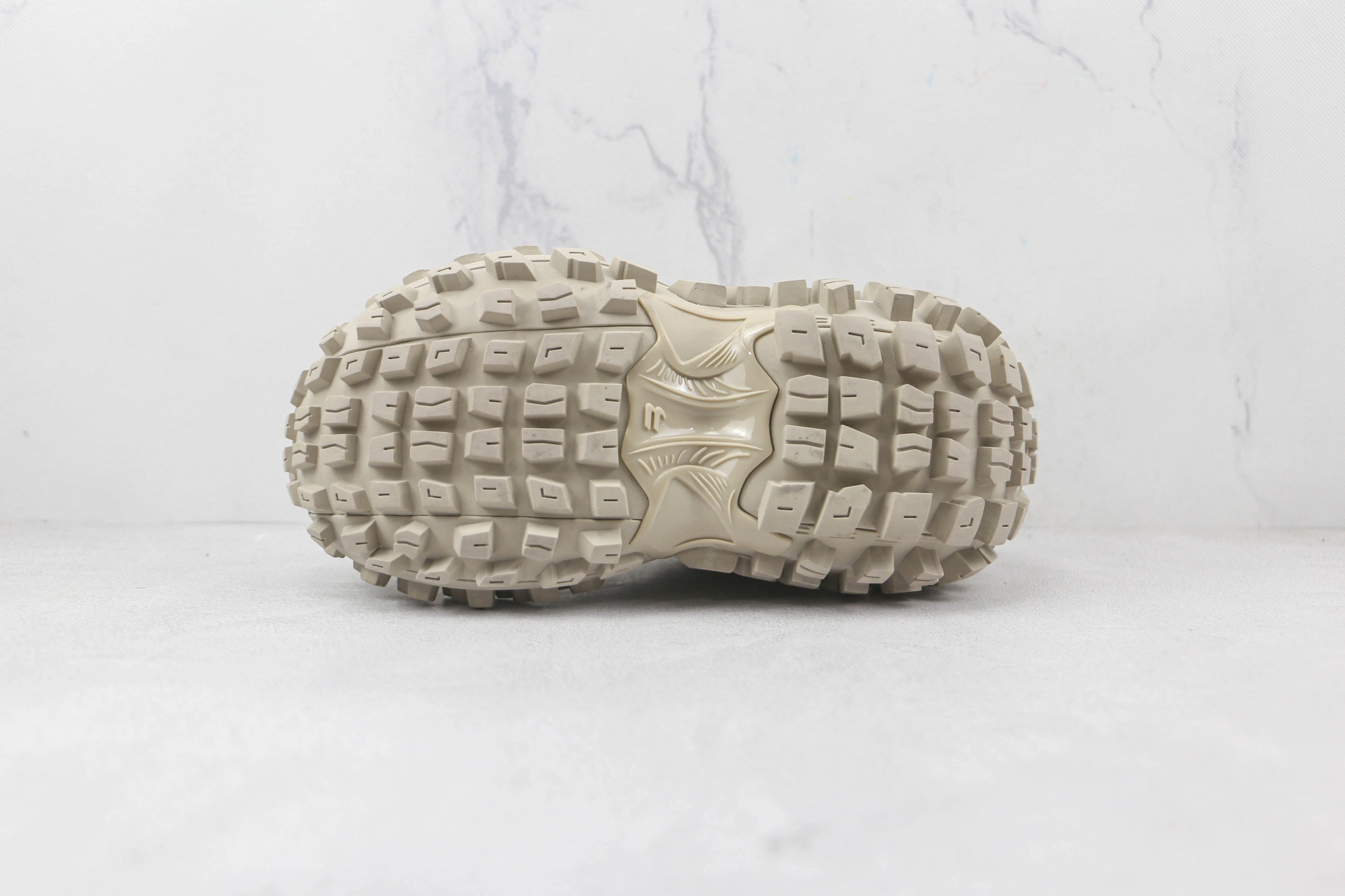 OOBB -685613W2RA69700 DEFENDER item:B-X000E2019J