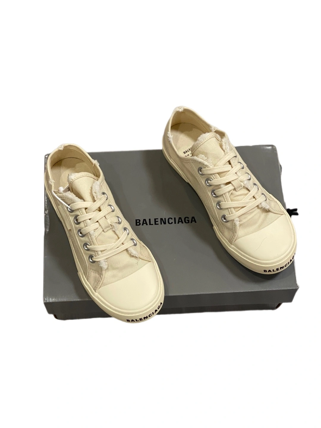 OOBB — 688754W3RC59090 PARIS item:C-X000C0806