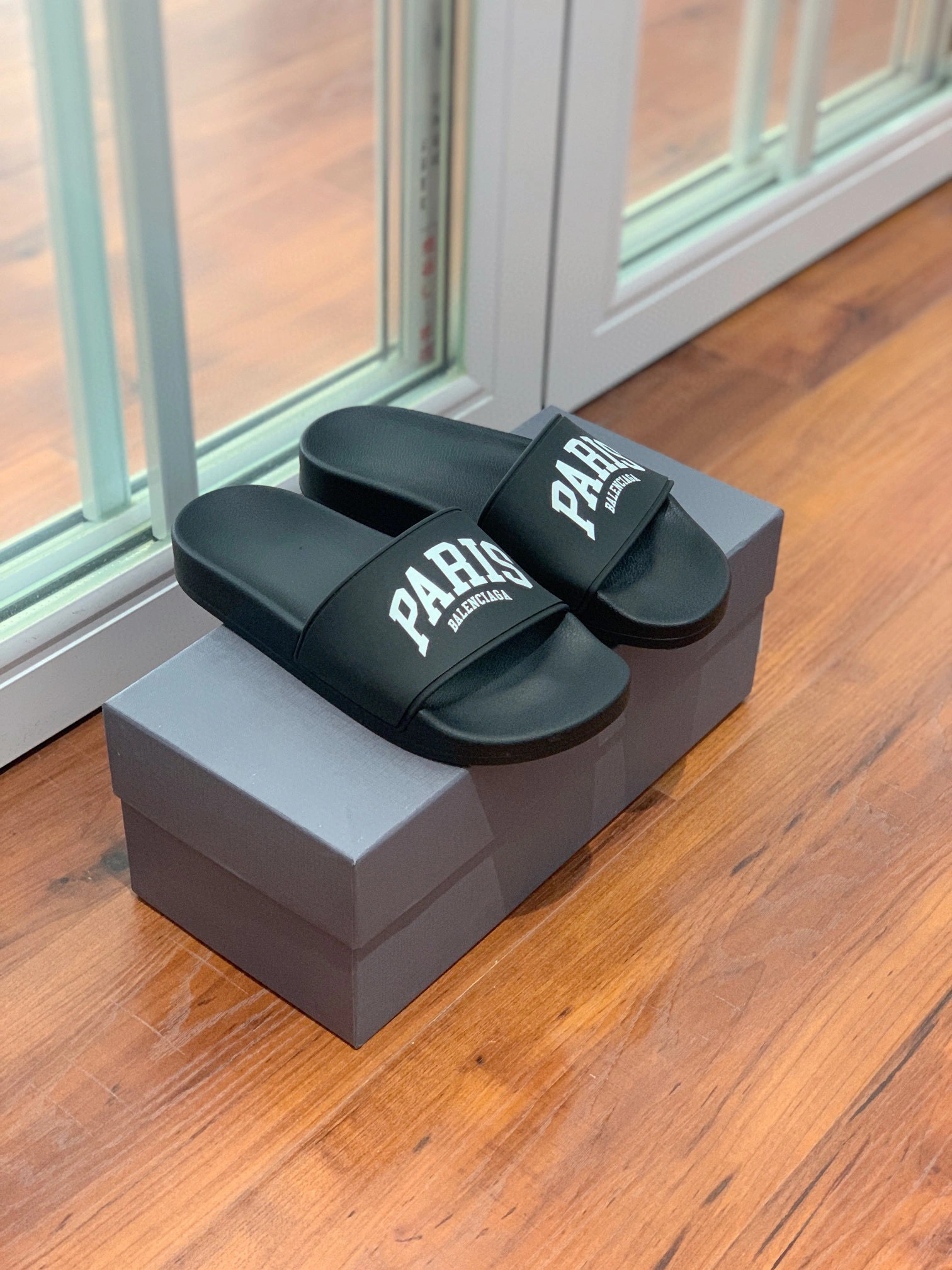 OOBB- 689031W1S9A1001 PARIS item:B-X000G0616J