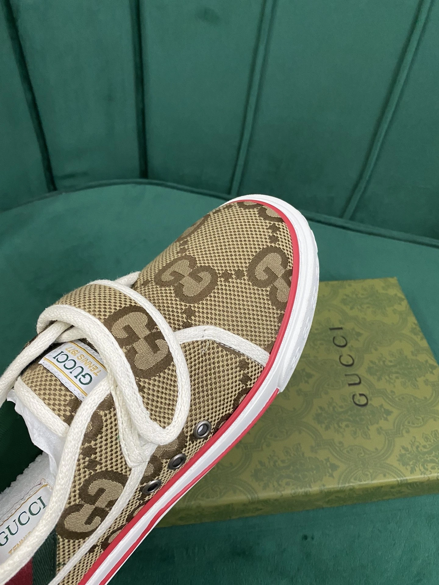 OOBB- 692917 UKO70 2584 Tennis 1977 item:B-X158D1805H