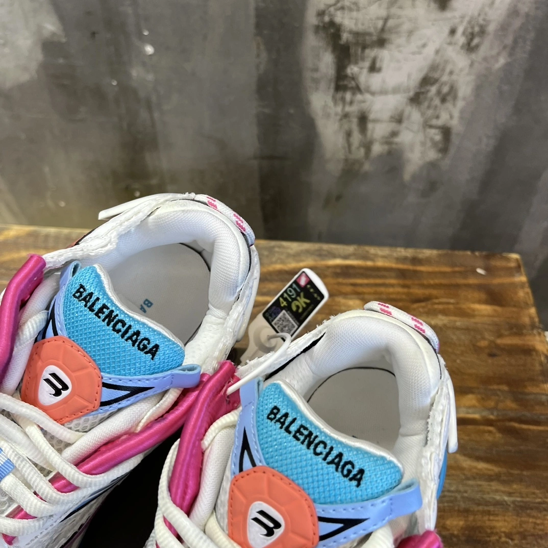 &OOBB- 772767W3RMU9458 Runner item: D-X158B2345