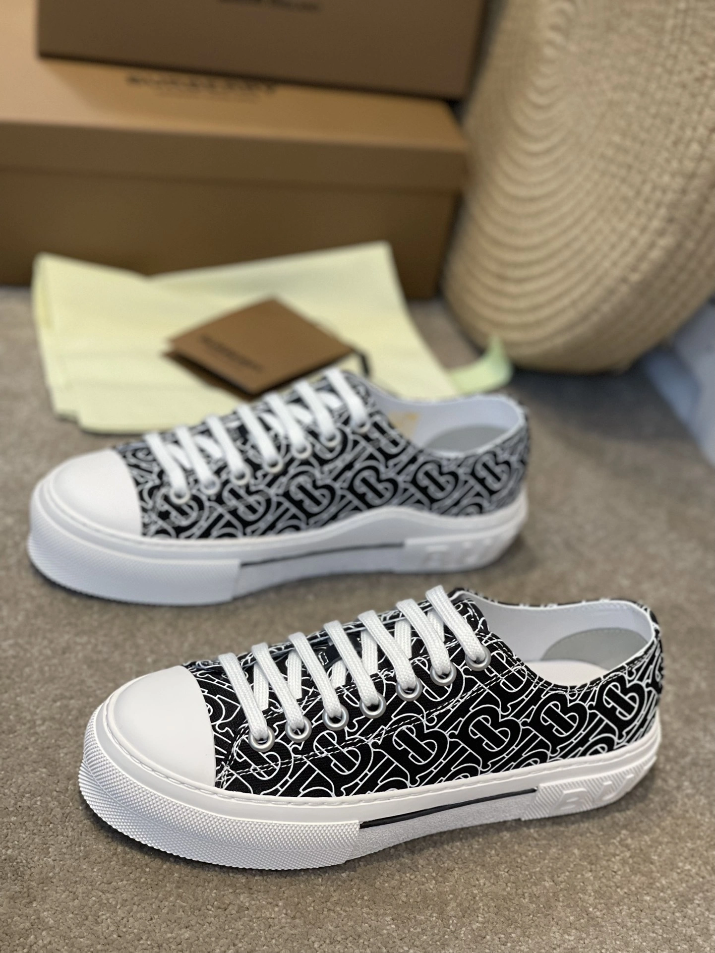 OOBB- 80498801 Monogram item:B-X298E2304H