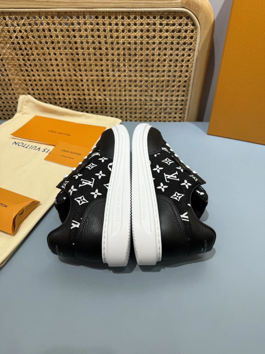 OOBB- 8V 1ACQL4 Beverly Hills item:F-X430A1629