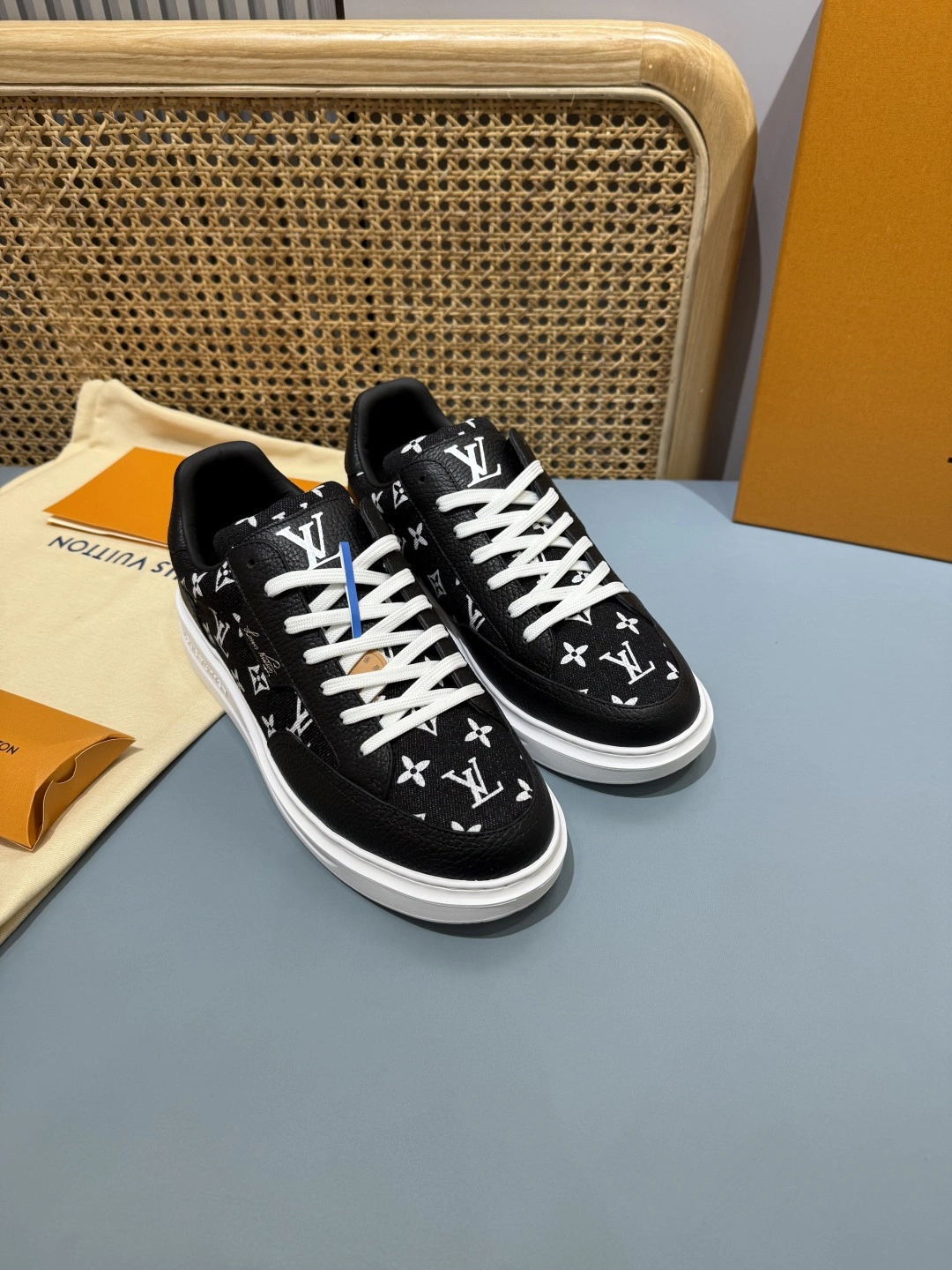 OOBB- 8V 1ACQL4 Beverly Hills item:F-X430A1629