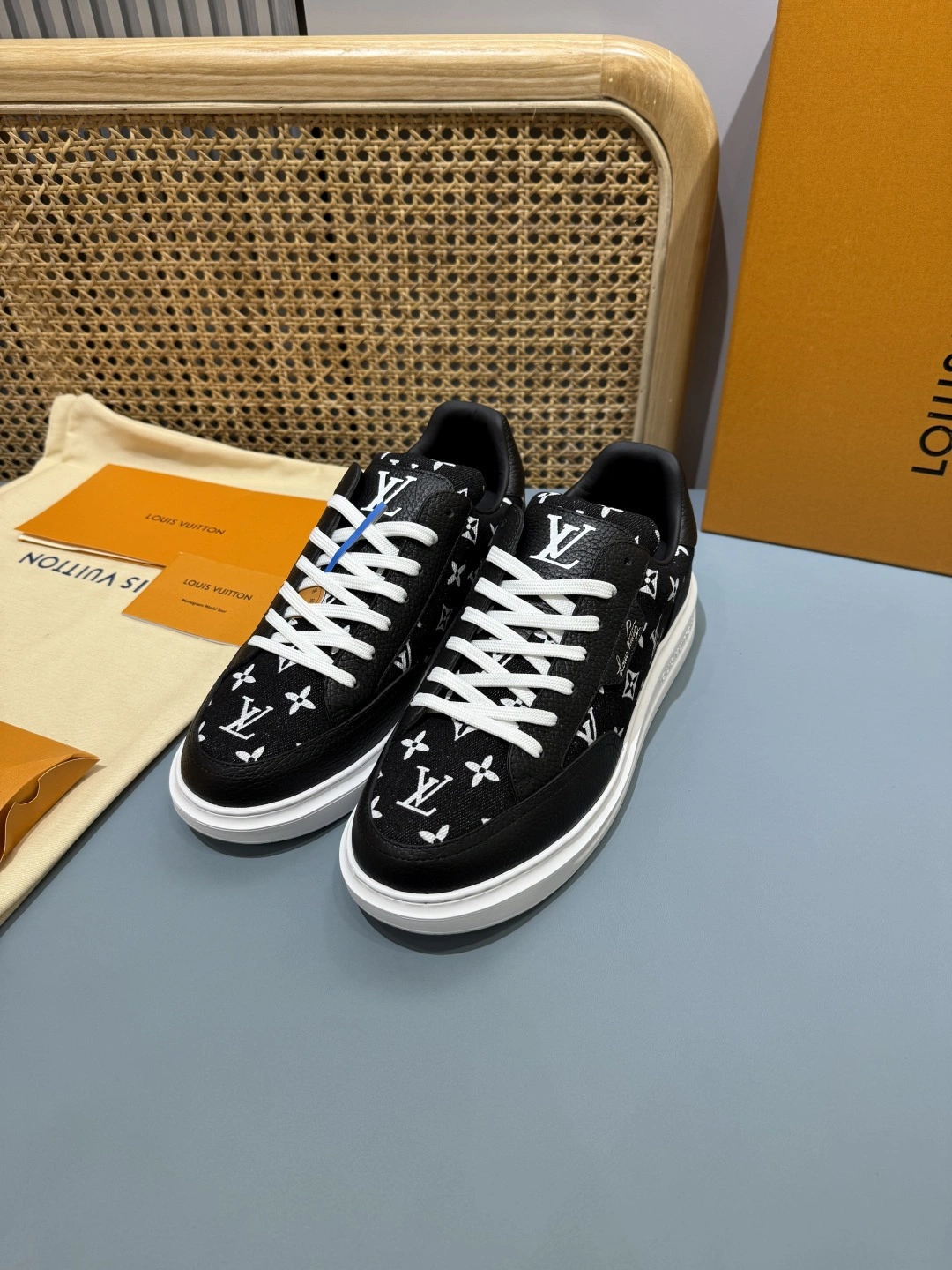 OOBB- 8V 1ACQL4 Beverly Hills item:F-X430A1629