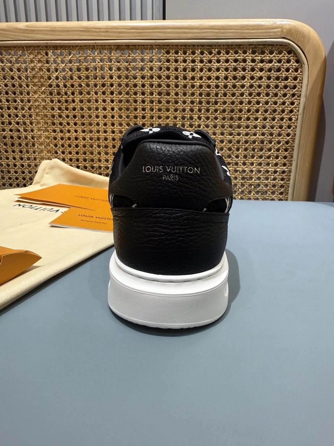 OOBB- 8V 1ACQL4 Beverly Hills item:F-X430A1629