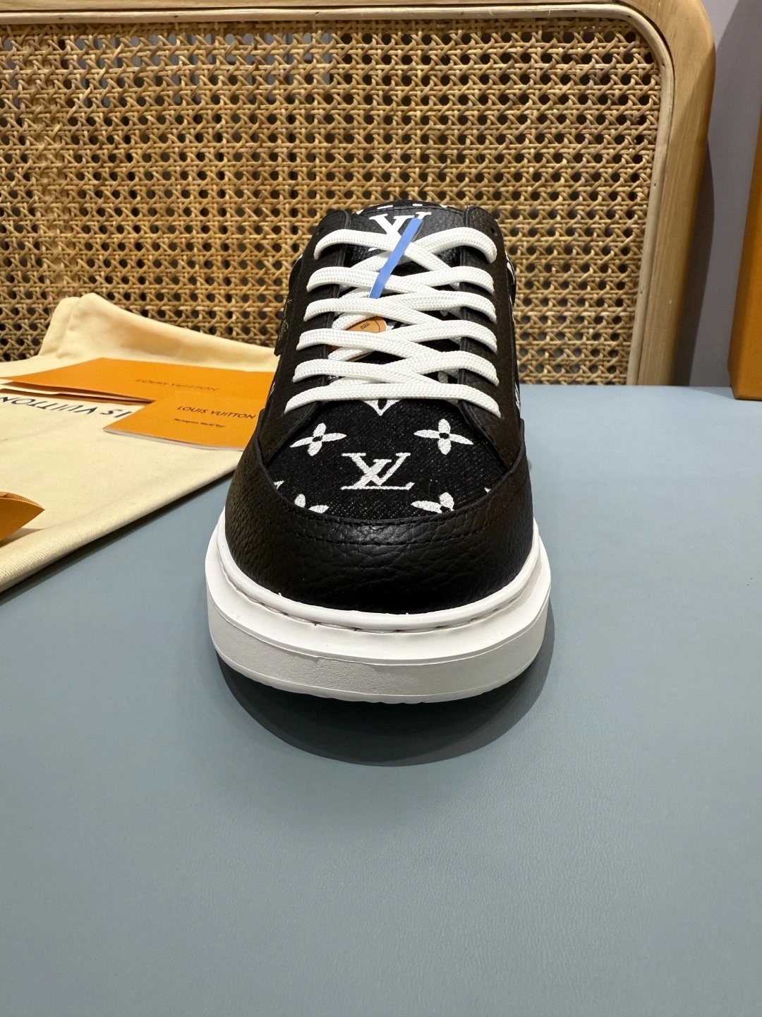 OOBB- 8V 1ACQL4 Beverly Hills item:F-X430A1629