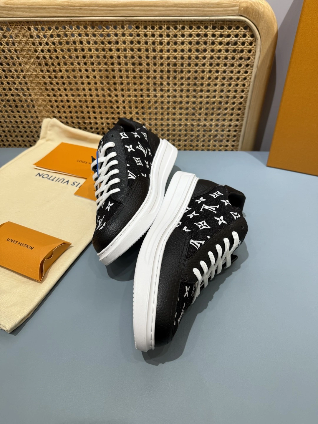 OOBB- 8V 1ACQL4 Beverly Hills item:F-X430A1629