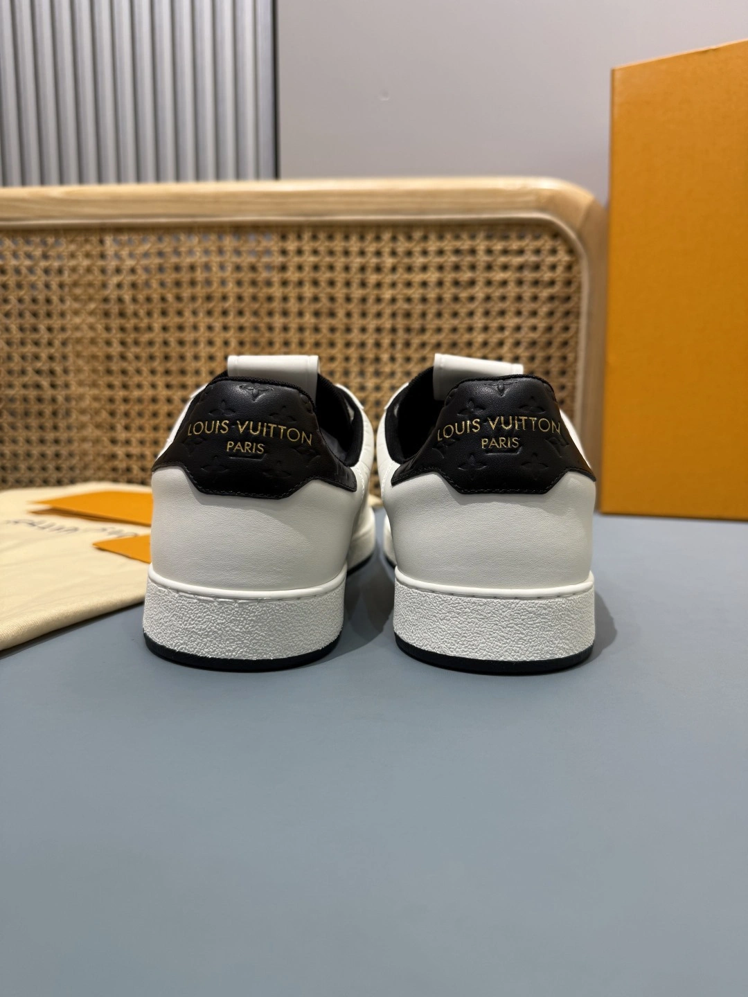 OOBB- 8V 1ADGO2 Rivoli item:F-X430A1631