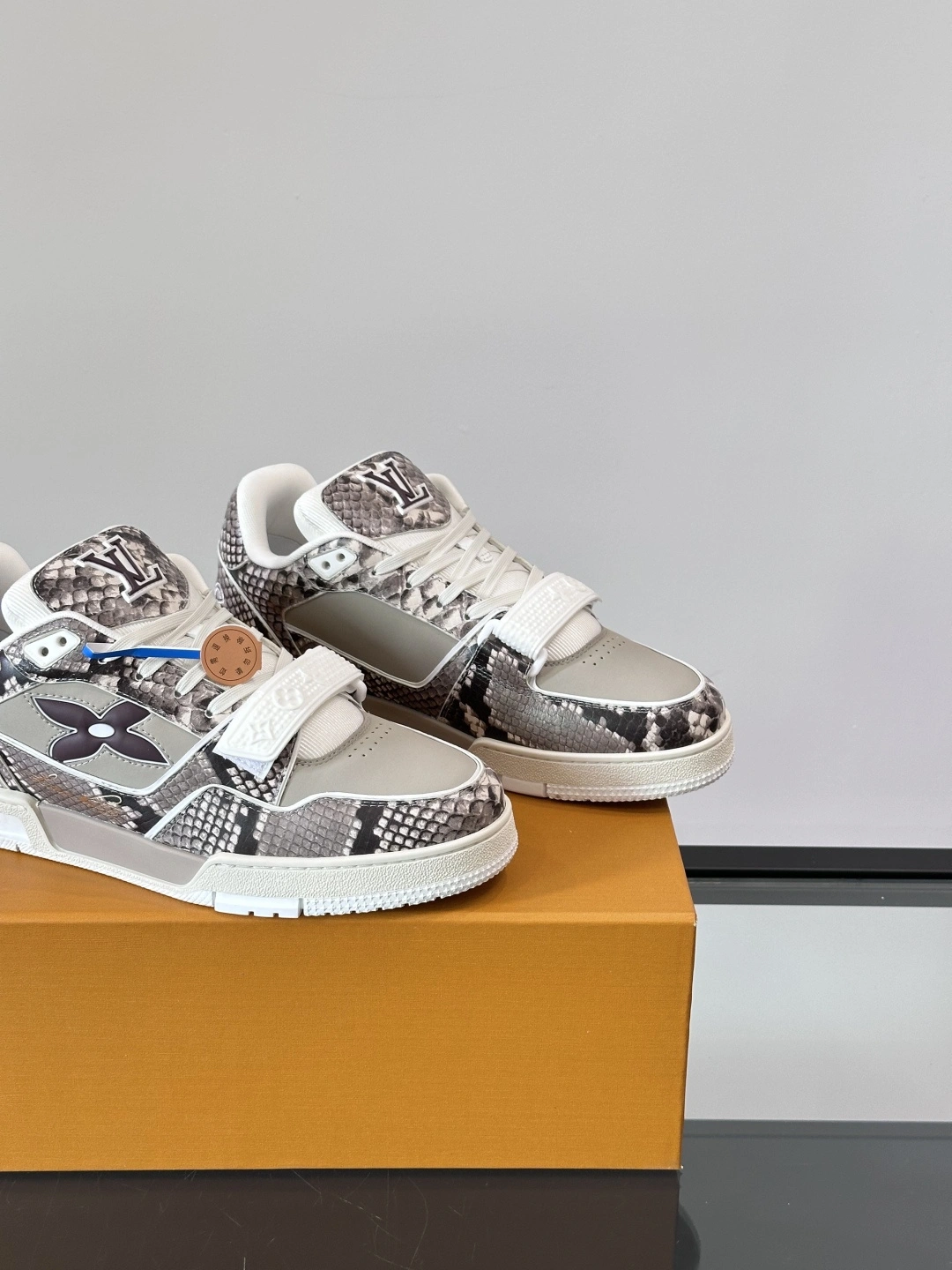 OOBB- 8V 1ADIQ3 TARINE Calfskin item:F-X291A0713B