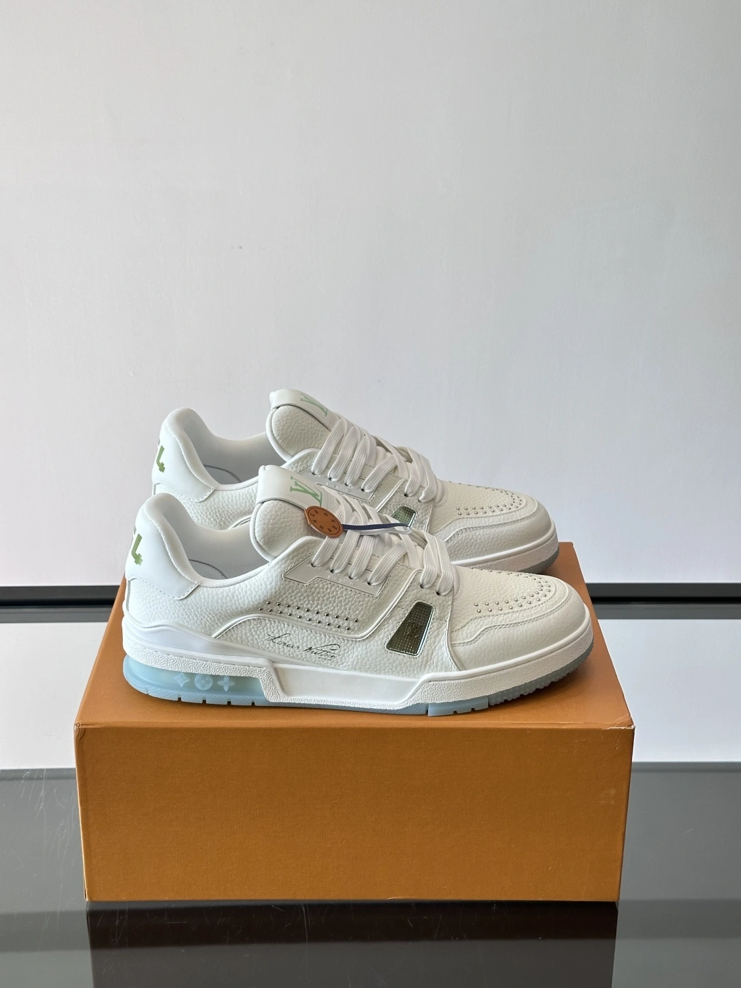 OOBB- 8V 1AHTH9 Calfskin TRAINER item：E-X313I0301