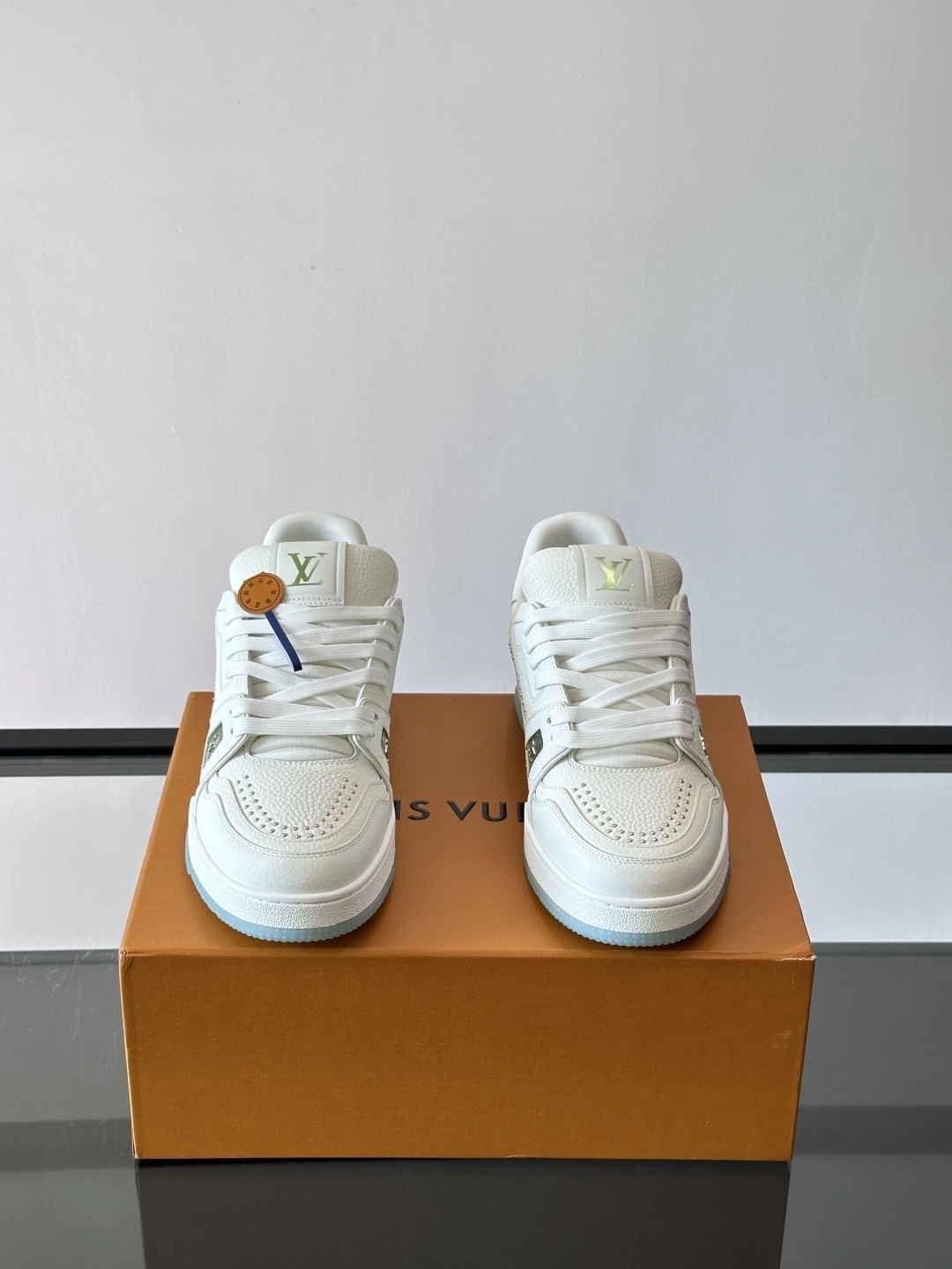 OOBB- 8V 1AHTH9 Calfskin TRAINER item：E-X313I0301
