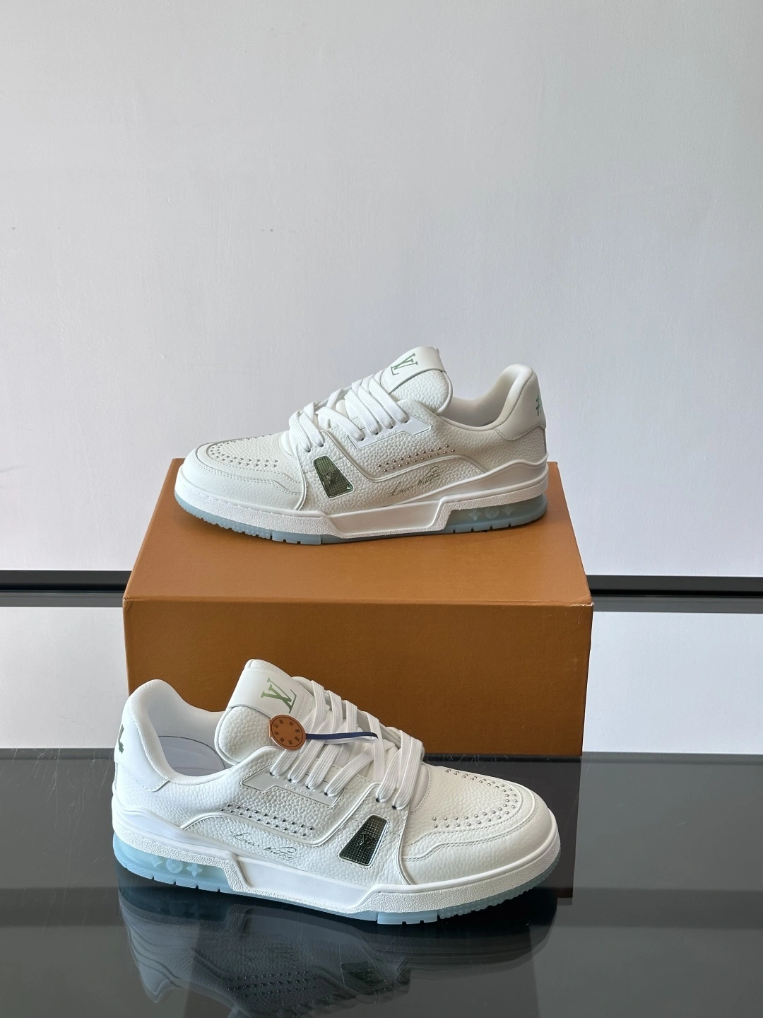 OOBB- 8V 1AHTH9 Calfskin TRAINER item：E-X313I0301