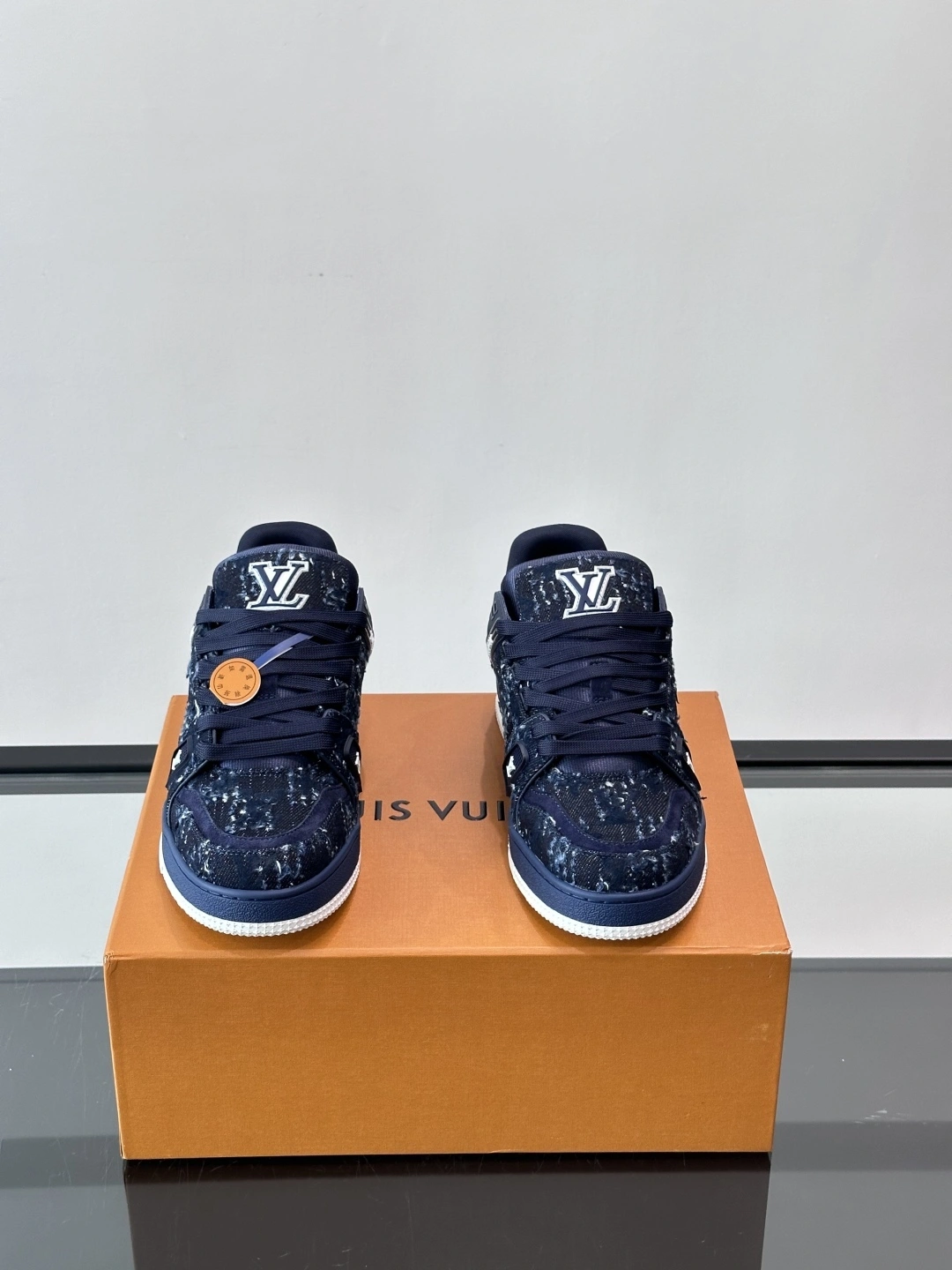 OOBB- 8V 1AHWTC TRAINER calfskin item：E-X230I0303