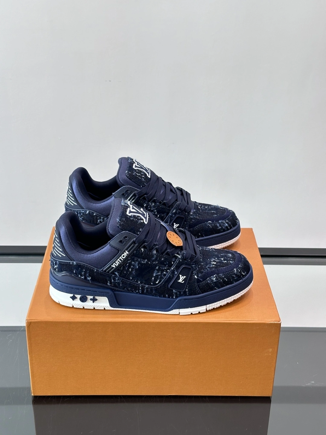 OOBB- 8V 1AHWTC TRAINER calfskin item：E-X230I0303