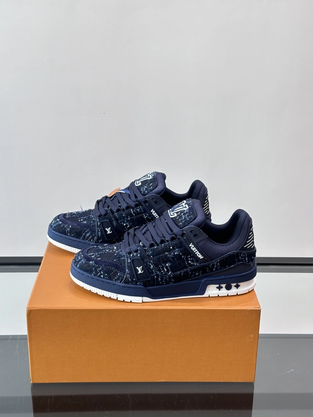 OOBB- 8V 1AHWTC TRAINER calfskin item：E-X230I0303
