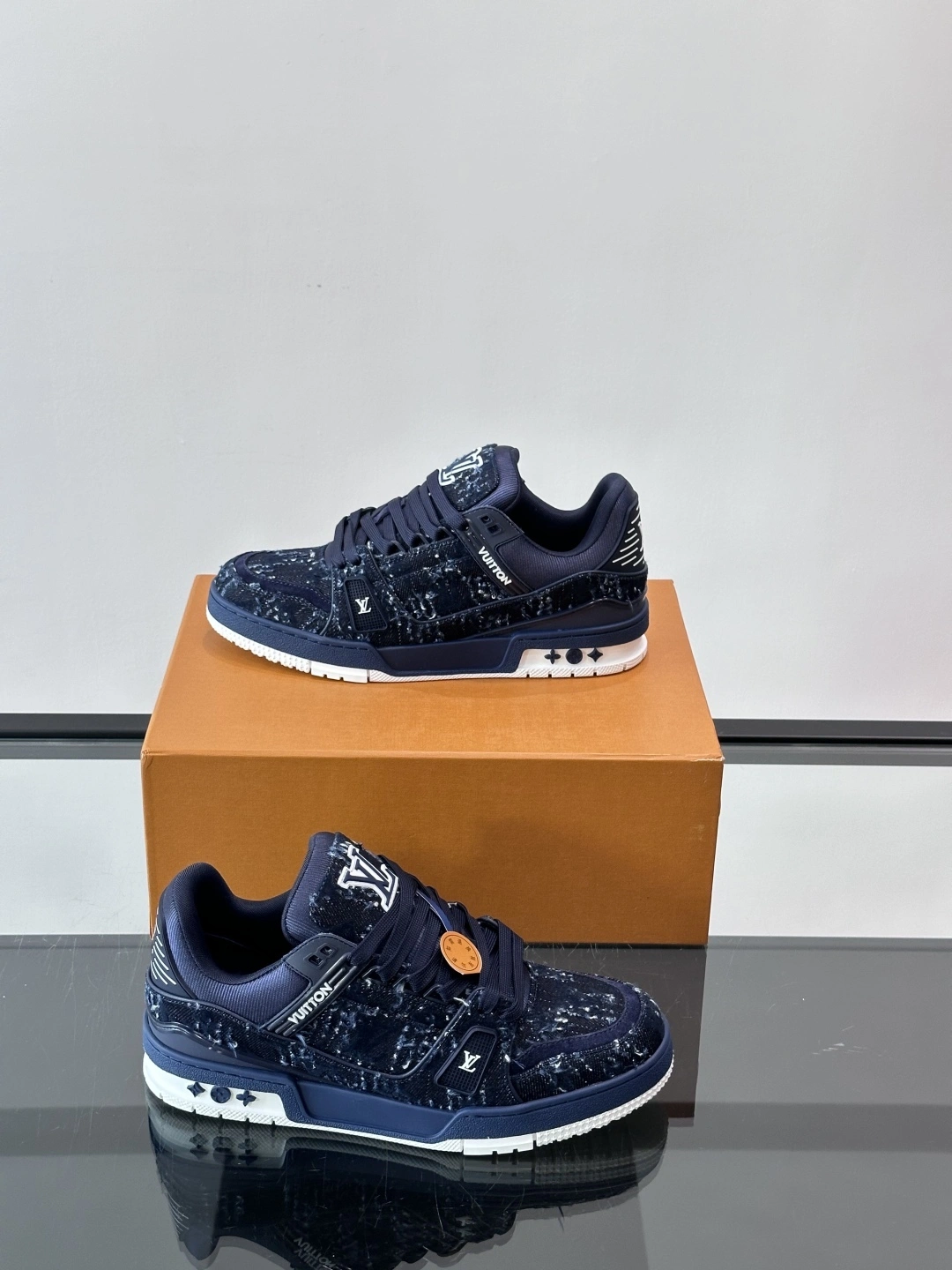 OOBB- 8V 1AHWTC TRAINER calfskin item：E-X230I0303