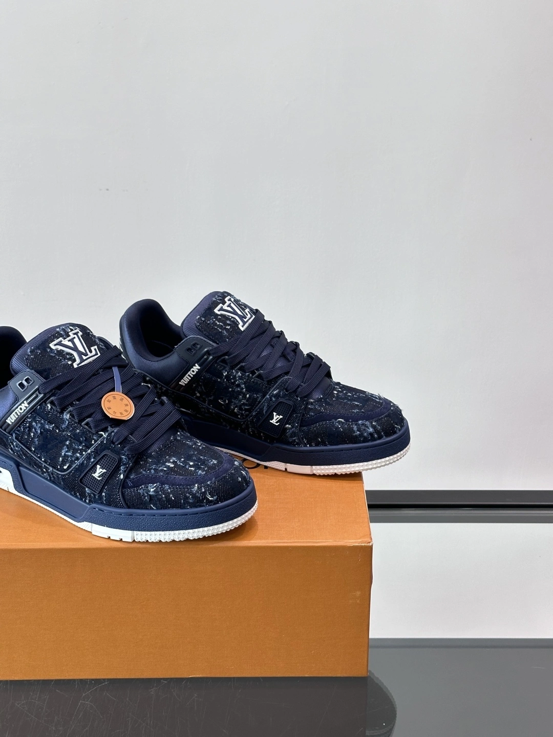 OOBB- 8V 1AHWTC TRAINER calfskin item：E-X230I0303