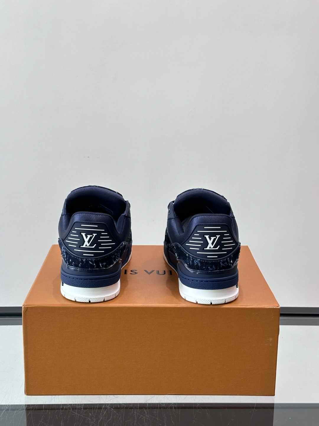 OOBB- 8V 1AHWTC TRAINER calfskin item：E-X230I0303