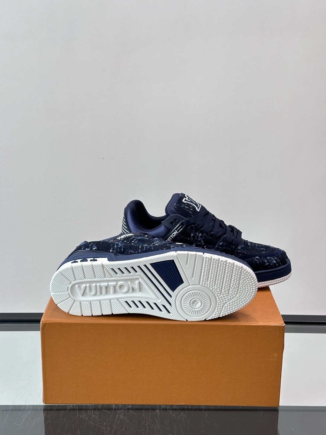 OOBB- 8V 1AHWTC TRAINER calfskin item：E-X230I0303
