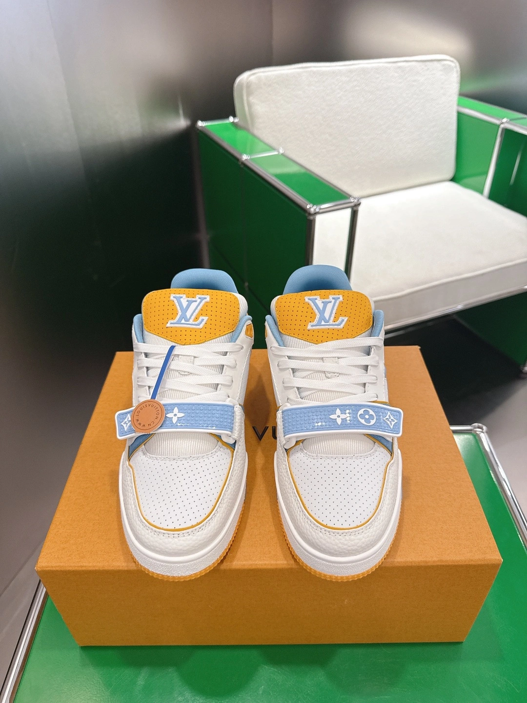 OOBB- 8V 1AIIXW Trainer cowhide item:F-X362A0701B