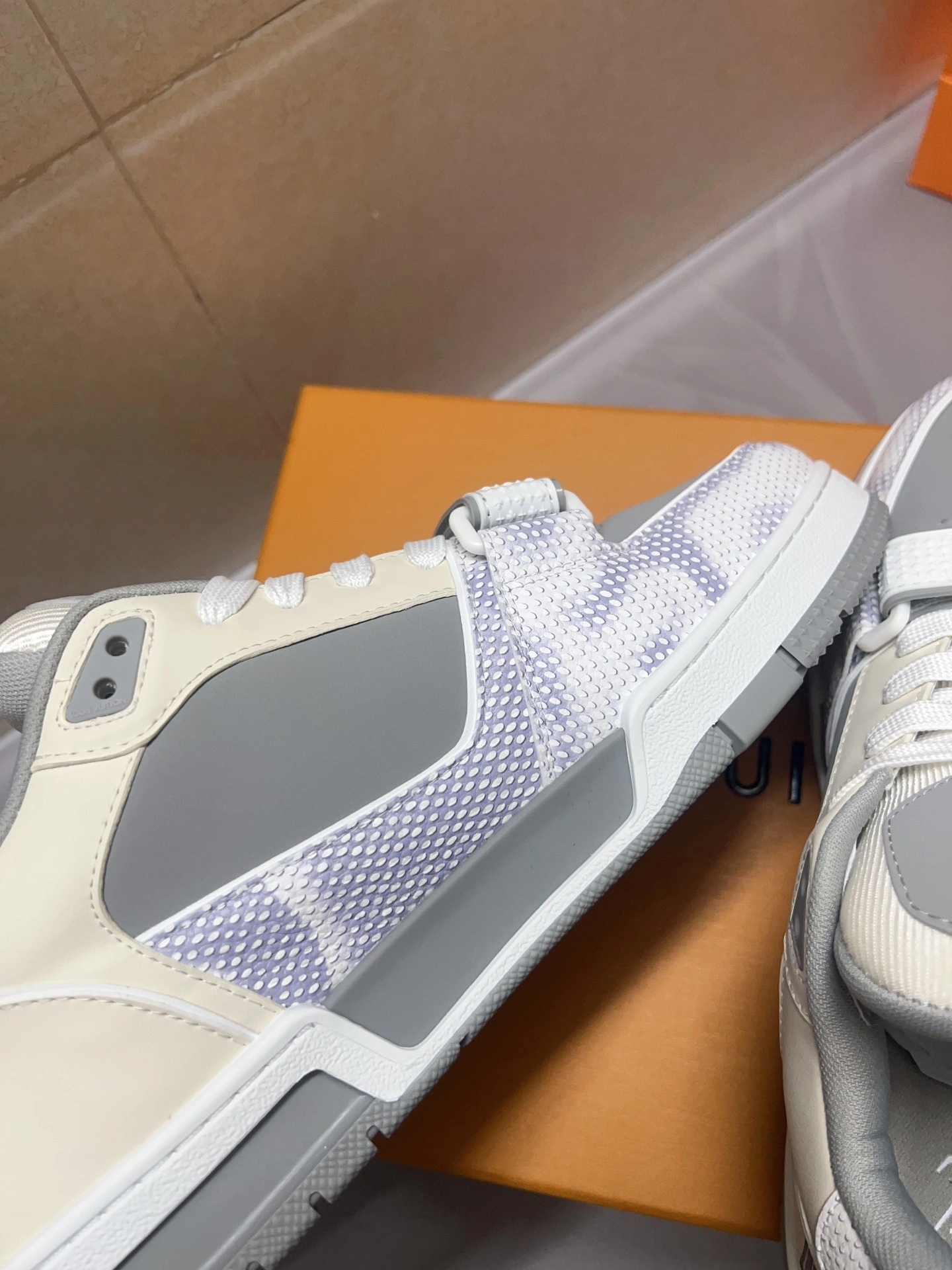 OOBB- 8V 1AINX6 TARINE cowhide item:F-X585A0709B