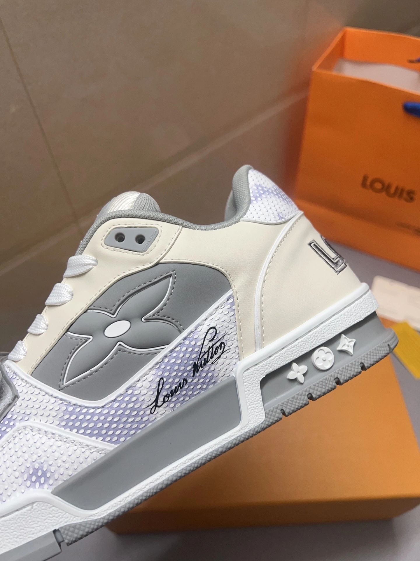 OOBB- 8V 1AINX6 TARINE cowhide item:F-X585A0709B