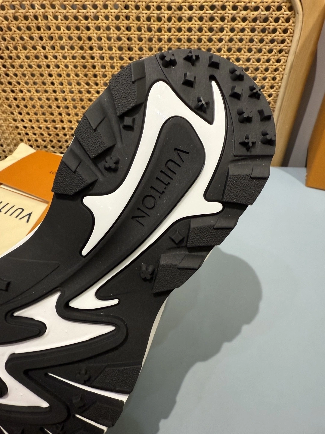 OOBB- 8V 1AIWVN Runner Tatic item:F-X430A1622