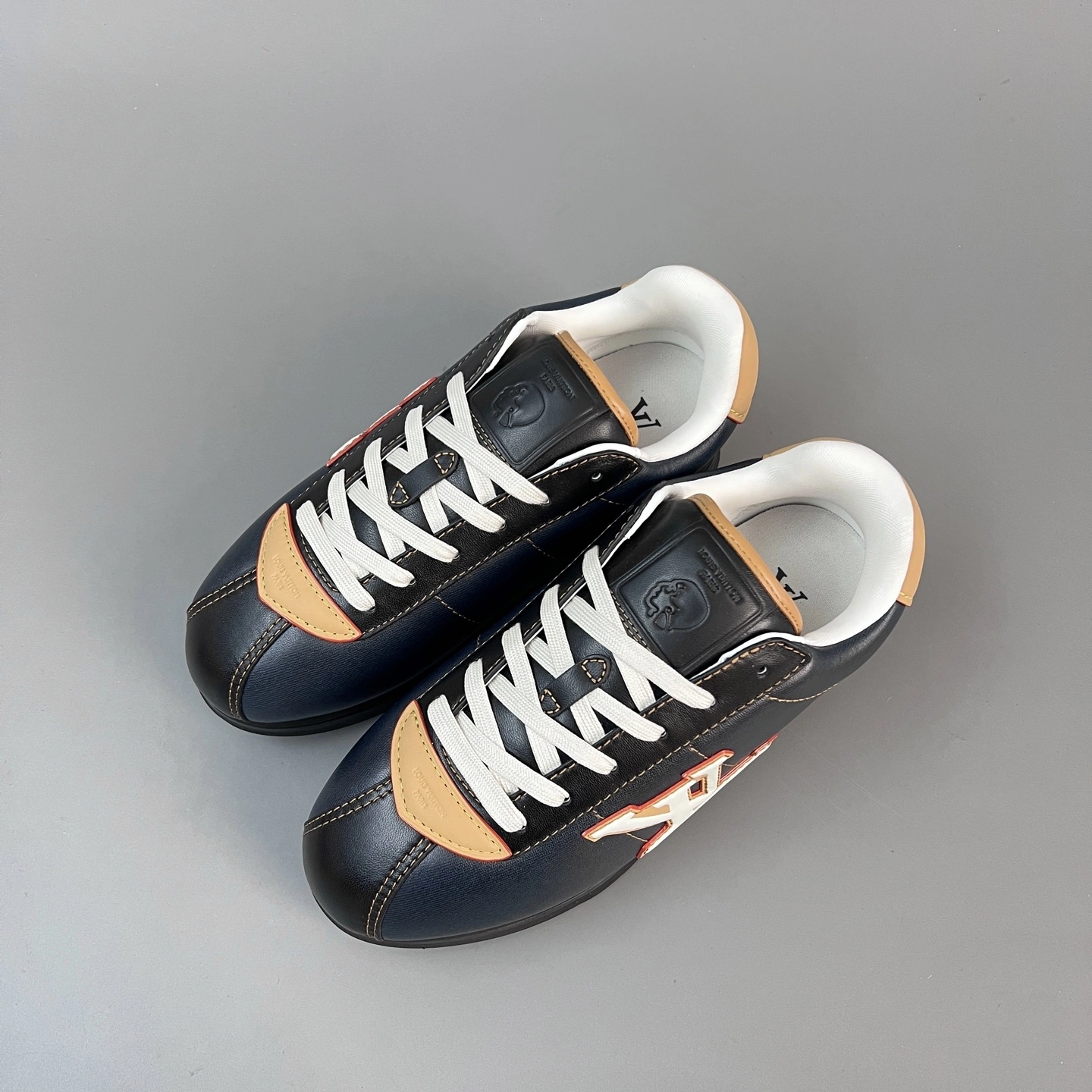 OOBB- 8V 1AIWW5 Calfskin cowhide item:F-X300A2421B