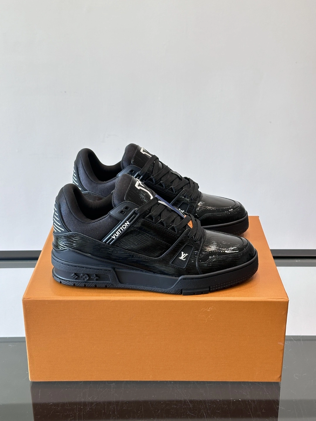 OOBB- 8V 1AJ029 Calfskin Trainer item:F-X230A2224B