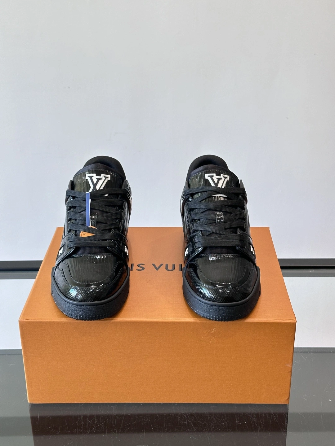 OOBB- 8V 1AJ029 Calfskin Trainer item:F-X230A2224B