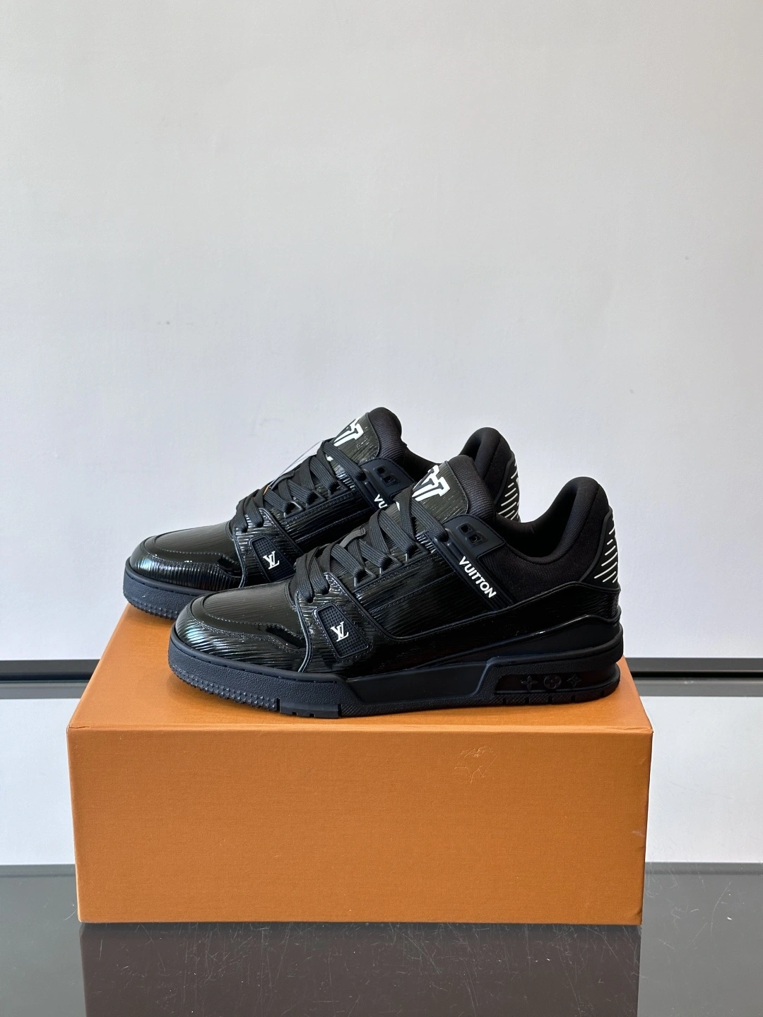 OOBB- 8V 1AJ029 Calfskin Trainer item:F-X230A2224B
