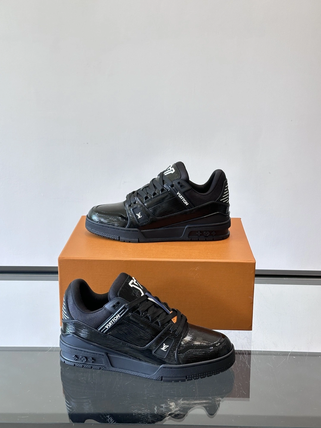 OOBB- 8V 1AJ029 Calfskin Trainer item:F-X230A2224B