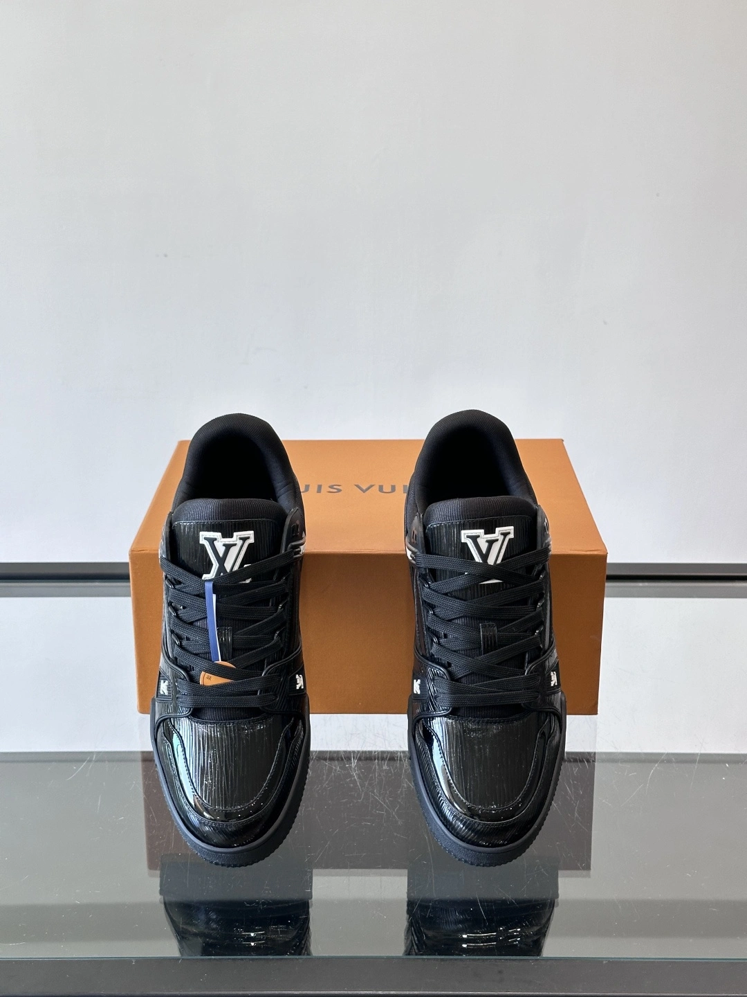 OOBB- 8V 1AJ029 Calfskin Trainer item:F-X230A2224B