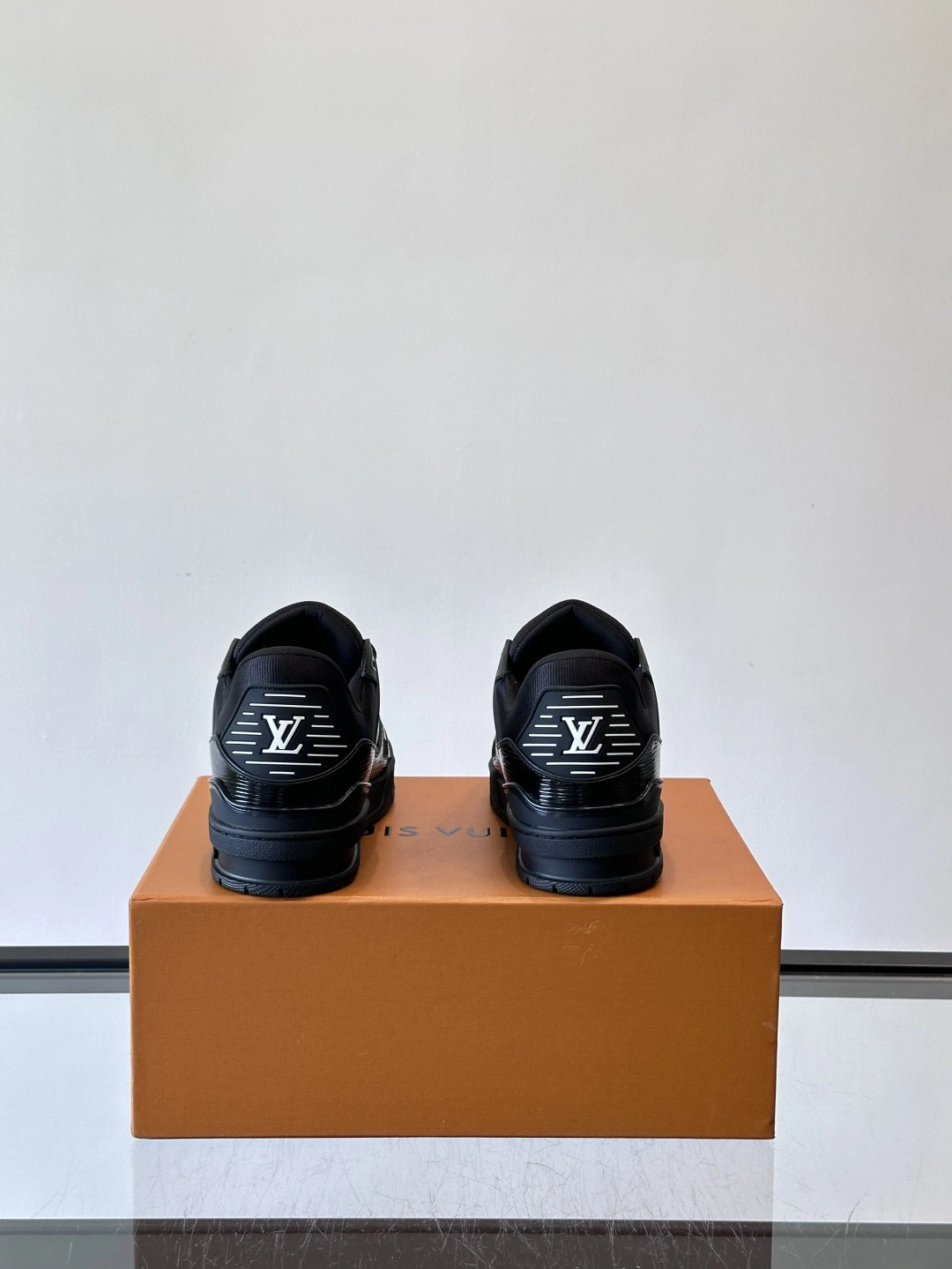 OOBB- 8V 1AJ029 Calfskin Trainer item:F-X230A2224B