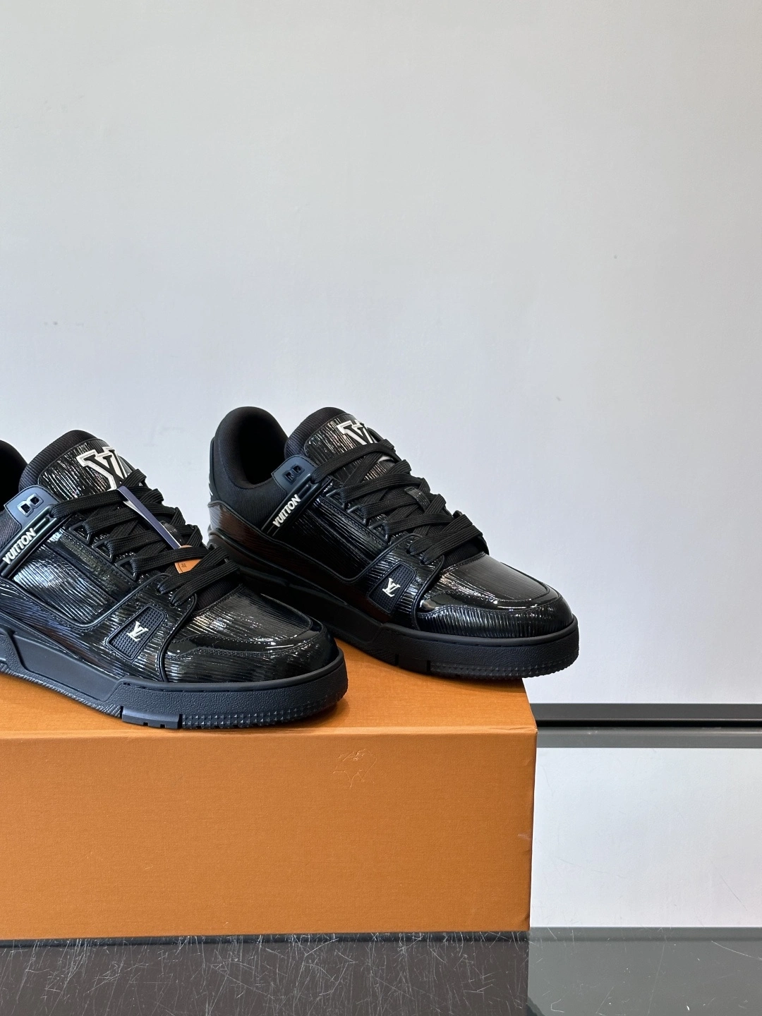 OOBB- 8V 1AJ029 Calfskin Trainer item:F-X230A2224B