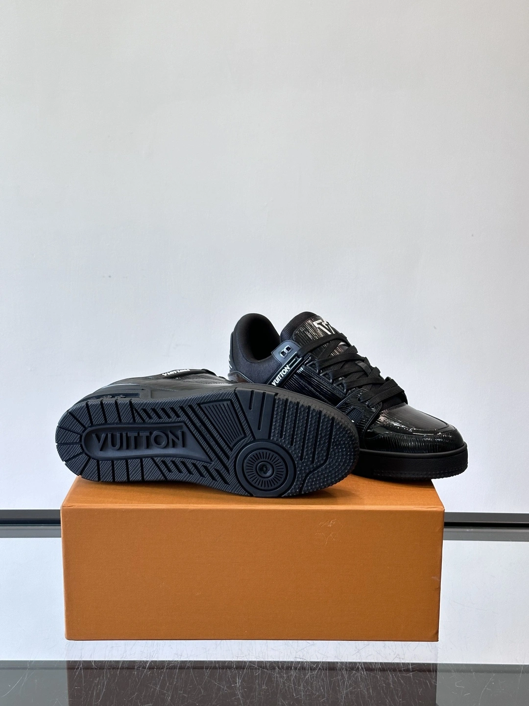 OOBB- 8V 1AJ029 Calfskin Trainer item:F-X230A2224B