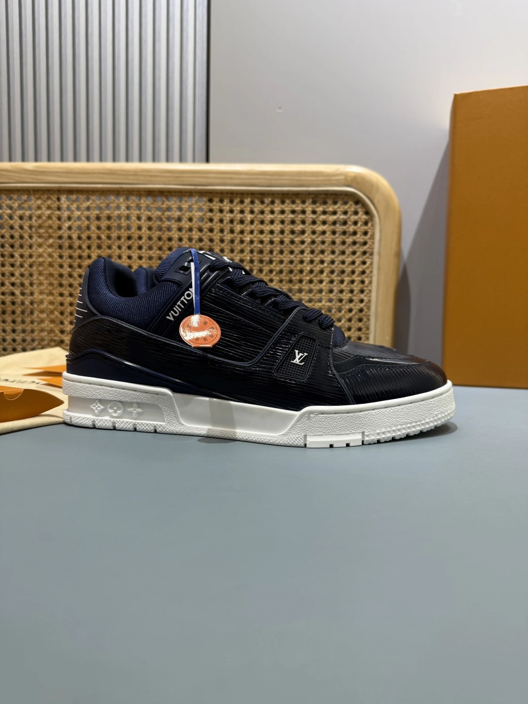 OOBB- 8V 1AJ070 Trainer cowhide item:F-X430A1626