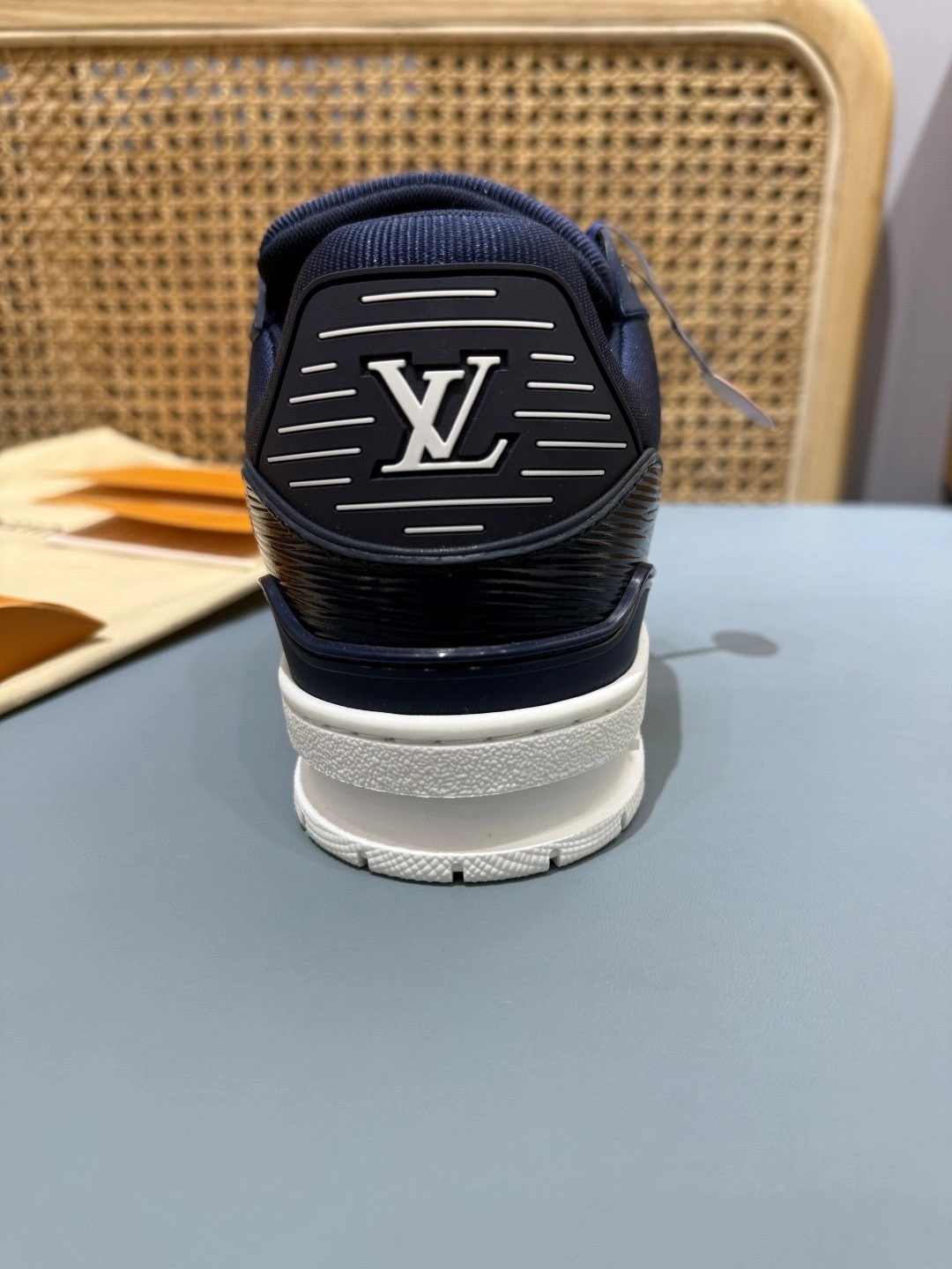 OOBB- 8V 1AJ070 Trainer cowhide item:F-X430A1626